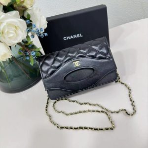chanel_black_and_white_bag