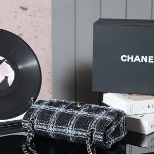 chanel_black_chain_bag