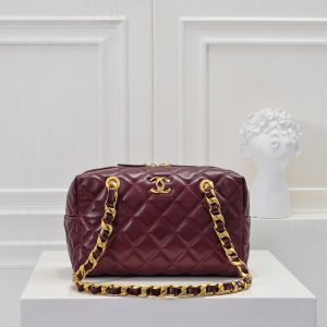 chanel_chevron_bag