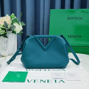 Bottega-Veneta-Stylish-Tote-Blue-01A