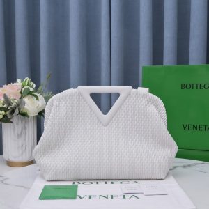 Bottega-Veneta-Tote-bag-with-elegant-features-White-01A