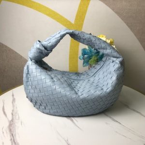 Bottega-Veneta-Tote-bag-with-minimalist-design-traits-Blue-01A
