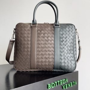 Bottega-Veneta-Tote-bag-with-stylish-traits-Brown-01A