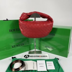 Bottega-Veneta-Tote-bag-with-unique-styling-traits-Red-01A