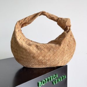 Bottega-Veneta-Tote-bag-with-unique-weaving-details-Tan-01A
