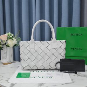 Bottega-Veneta-Tote-bag-with-woven-design-White-01A