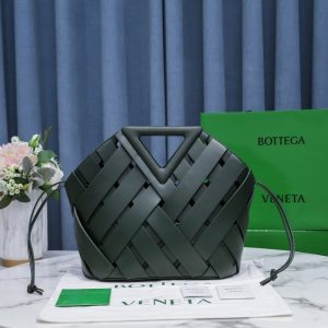 Bottega-Veneta-Tote-style-05-Green-01A