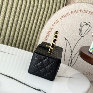 chanel_cross_body_bag_mini