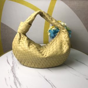 Bottega-Veneta-Tote-style-108-Beige-01A