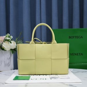 Bottega-Veneta-Tote-style-113-Beige-01A