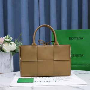 Bottega-Veneta-Tote-style-114-Tan-01A
