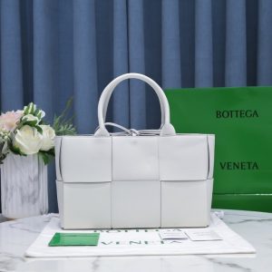 Bottega-Veneta-Tote-style-117-White-01A