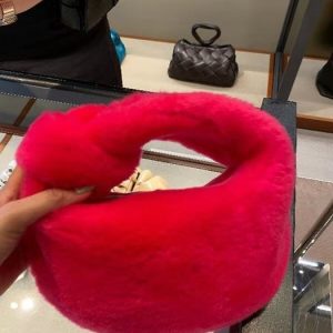 Bottega-Veneta-Tote-with-distinctive-styling-traits-Red-01A