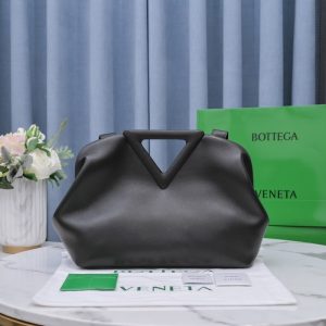 Bottega-Veneta-Tote-with-structured-design-Black-01A