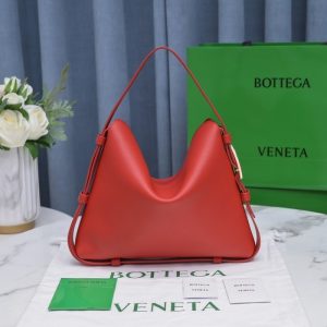 Bottega-Veneta-Tote-with-unique-design-traits-Red-01A