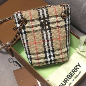 Burberry-Checked-Tote-with-stylish-patterns-Beige-01A