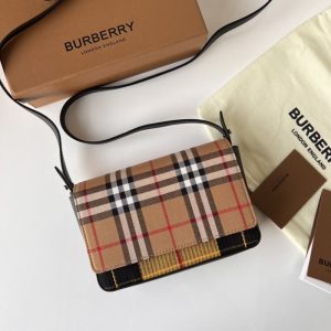 Burberry-Tote-Bag-with-stylish-traits-Beige-01A-3