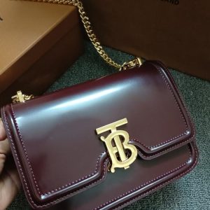 Burberry-Tote-bag-with-elegant-design-Burgundy-01A