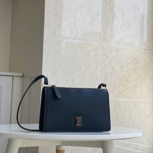 Burberry-Tote-bag-with-elegant-design-Navy-01A