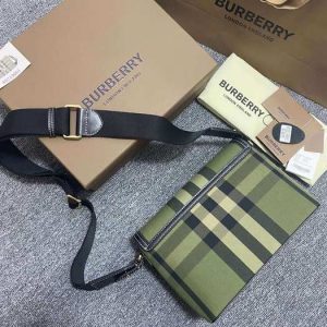 Burberry-Tote-bag-with-plaid-design-Green-01A