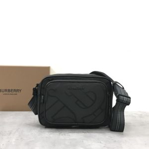 Burberry-Tote-bag-with-sleek-design-Black-01A-2