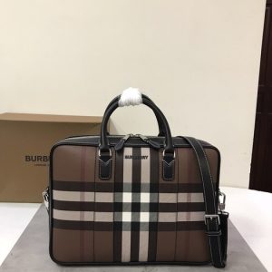 Burberry-Tote-bag-with-sleek-design-Black-01A-5