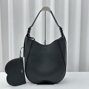 Burberry-Tote-bag-with-soft-leather-texture-Black-01A