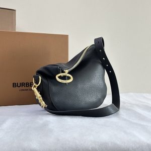 Burberry-Tote-bag-with-stylish-accents-Black-01A
