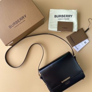 Burberry-Tote-bag-with-stylish-design-Tan-01A