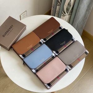 Burberry-Tote-bag-with-stylish-features-Black-01A-2