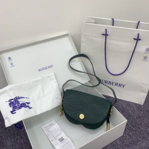 Burberry-Tote-bag-with-stylish-features-Green-01A