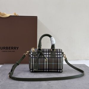 Burberry-Tote-bag-with-stylish-features-Green-01A-2