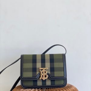 Burberry-Tote-bag-with-stylish-traits-Green-01A