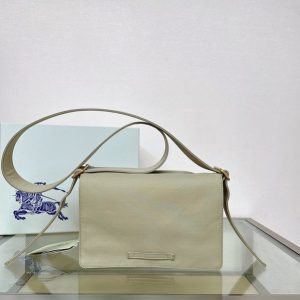 Burberry-Tote-with-minimalist-design-Beige-01A
