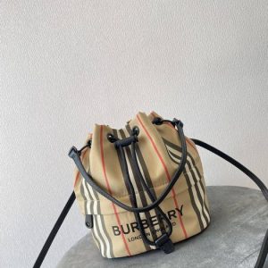 Burberry-Tote-with-stylish-features-Beige-01A