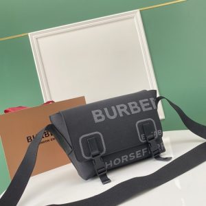 Burberry-Tote-with-stylish-features-Black-01A