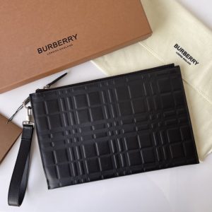 Burberry-Tote-with-stylish-traits-Black-01A