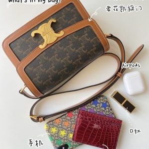 Celine-Tote-bag-with-leather-accents-Brown-01A