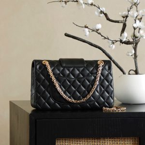 chanel_medallion_bag