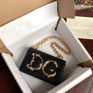 DolceGabbana-Tote-with-stylish-features-Red-01A-3