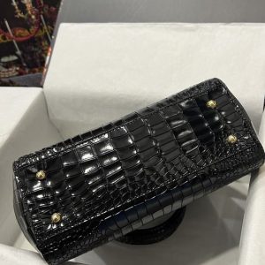 DolceGabbana-Tote-with-textured-leather-Burgundy-01A