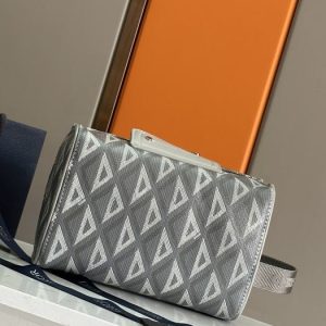 Dior-33123116-size-215x125x105cm-color-81A