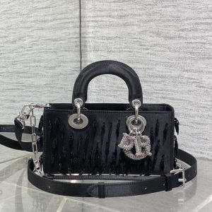 Dior-Elegant-Tote-with-luxury-detailing-Black-01A