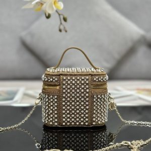 Dior-Tote-Bag-with-Stylish-Traits-Beige-01A-8