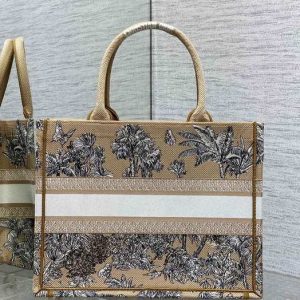 Dior-Tote-Bag-with-elegant-design-traits-Beige-01A