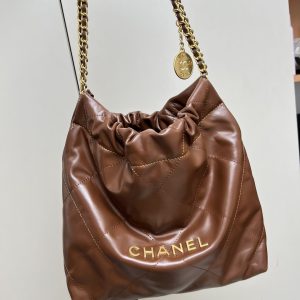 chanel_small_chain_bag