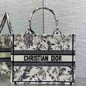 Dior-Tote-bag-with-artistic-print-features-White-01A