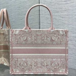 Dior-Tote-bag-with-characteristic-features-Beige-01A
