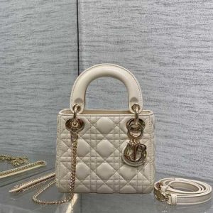 Dior-Tote-bag-with-chic-details-Beige-01A
