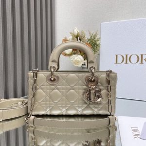 Dior-Tote-bag-with-elegant-design-Beige-01A